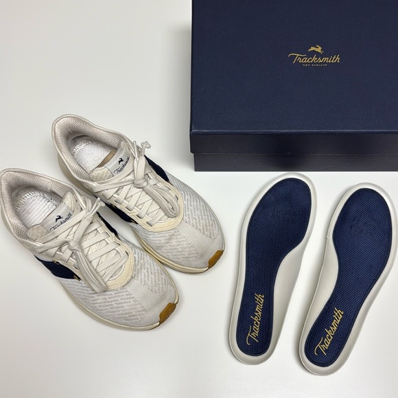✨ Tracksmith Eliot Runner ✨ in Ivory / Navy Unisex Men's 5.5 Women's 7 - Picture 4 of 17